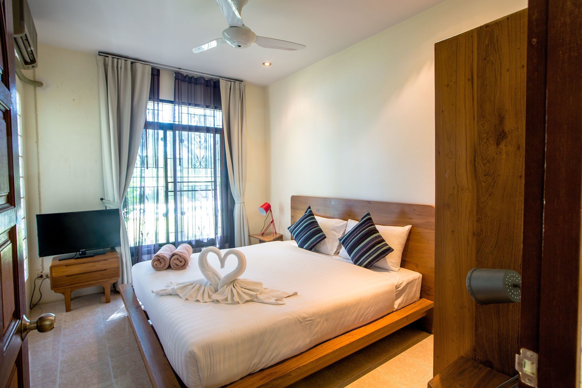 Villa Miracle Rawai Extérieur photo